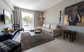 Green Point Apartment, Balcony & Stadium Views